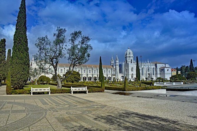 Tour in Italian of Belém - Jerónimos Moment: Santa Maria di Belém and Manueline Detail (Church entry + exterior time)