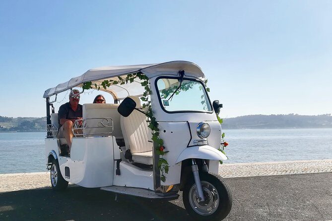 Tuk Tuk Lisbon Guided tour! 100% PRIVATE & PERSONALIZED - Lisbon Cathedral: seeing XII-century layers without the long wait