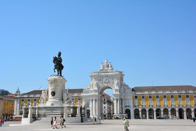 VIP-walking-Tour - Lisbon with your private - in German - Walking pace, comfort, and why good weather matters