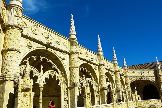 VIP-walking-Tour - Lisbon with your private - in German - How the route works: Old Town, Belém, and day-trip add-ons